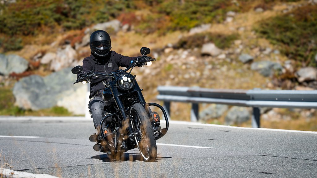 In Davos Klosters, the most beautiful motorbike rides start right outside the hotel door and take you over the most beautiful Alpine passes in Switzerland.
