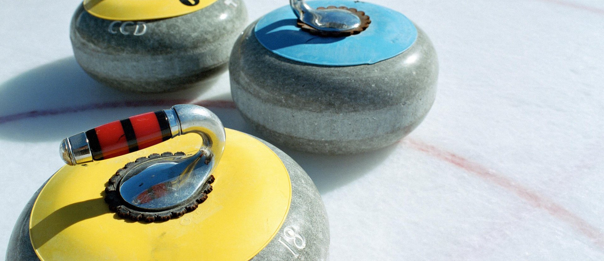 Curling und Eisstockschiessen