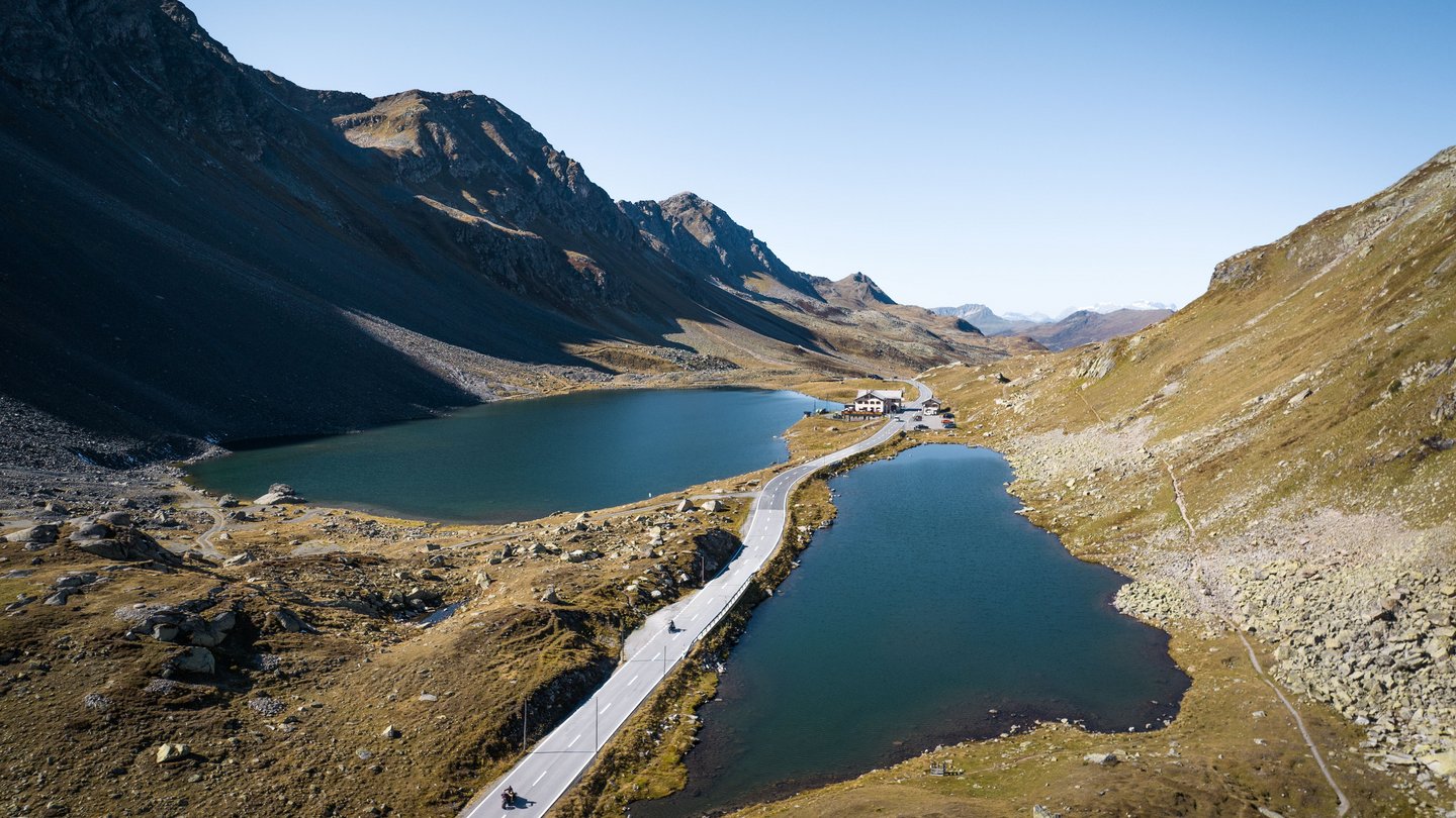 The Flüela Pass is one of the most popular motorbike tours in Davos Klosters.