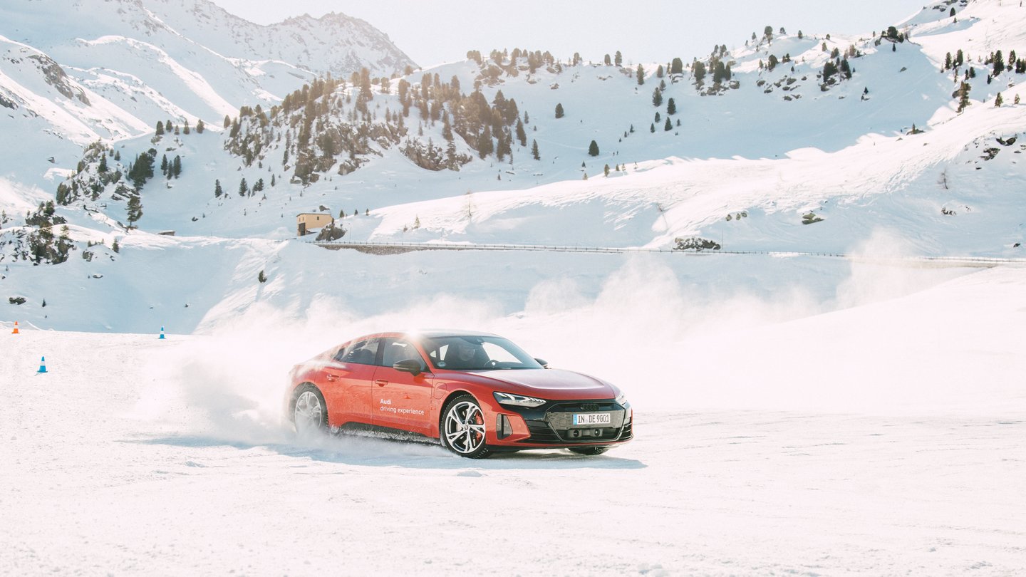 Die Destination Davos Klosters und Audi führen die gemeinsame Partnerschaft bis 2026 weiter.
