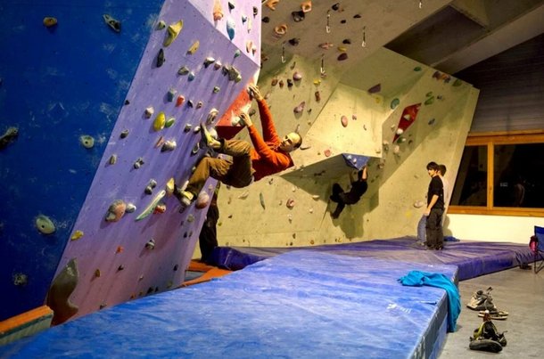 SAC climbing hall in Küblis for climbing and bouldering in the Davos Klosters destination.