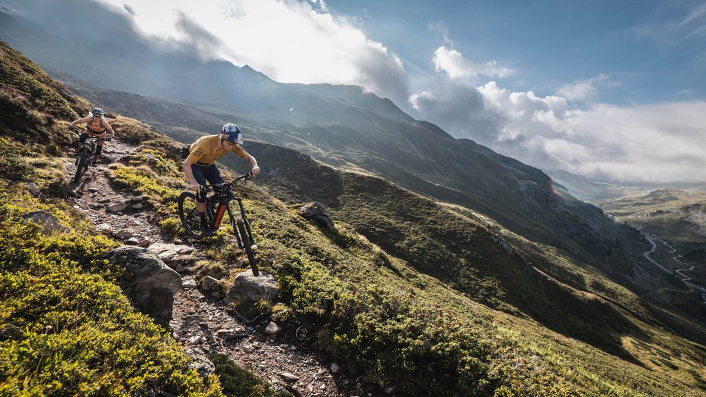 On the 700-kilometre-long trail network in Davos Klosters, from flowing to blocky, there is a suitable route for all mountain bikers.