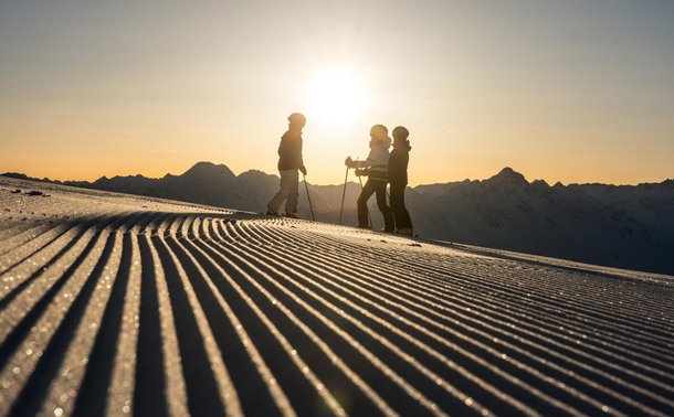  Early bird skiing in the Parsenn ski area in Davos.