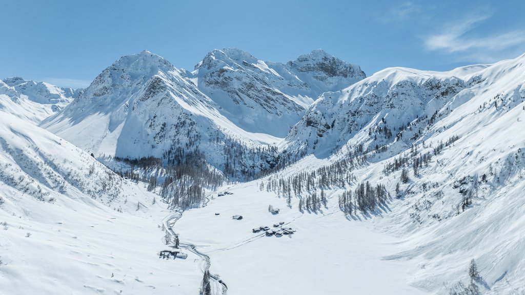 Das Seitental Sertig in Davos ist ein lohnendes Ausflugsziel zum Eisklettern im Winter.