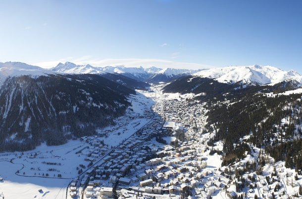 Davos Skiferien Winter Schlitteln