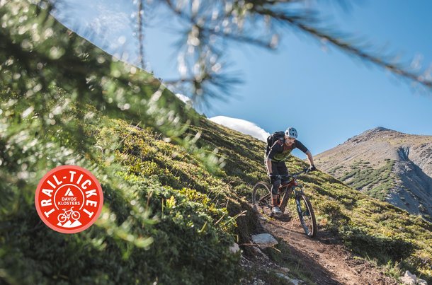 Die rote Strecke des Trail-Tickets Davos Klosters bietet geübten Biker attraktive Singletrails und viele Tiefenmeter auf top-präparierten Wegen.