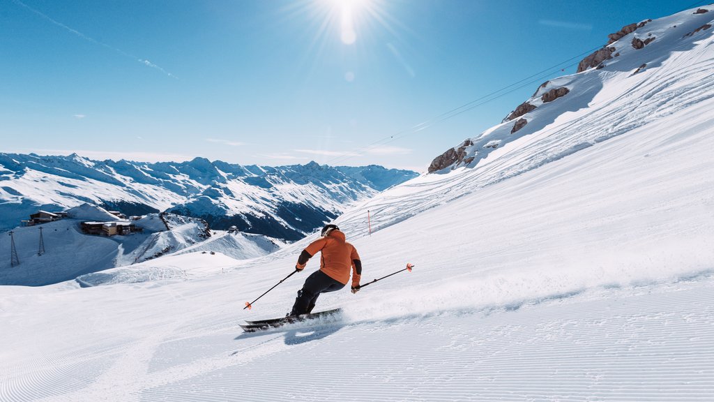 Das Skigebiet Parsenn in Davos Klosters, Schweiz, ist bekannt für seine langen Abfahren auf breiten Skipisten.