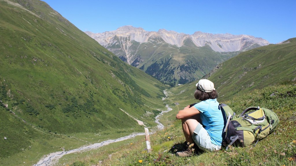 Experience wide-open nature in Parc Ela near Davos Klosters.