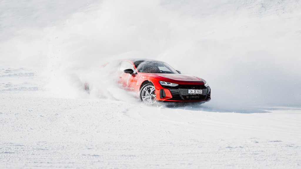 Audi Ice Experience ist ein Autofahrtraining im Winter am Flüelapass in Davos.