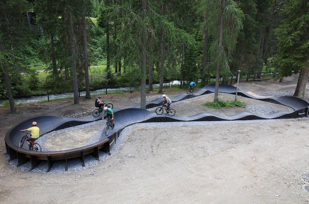 Bikepark in Davos mit Pumptrack, Dirt Line und Skills Park für Mountainbiker.