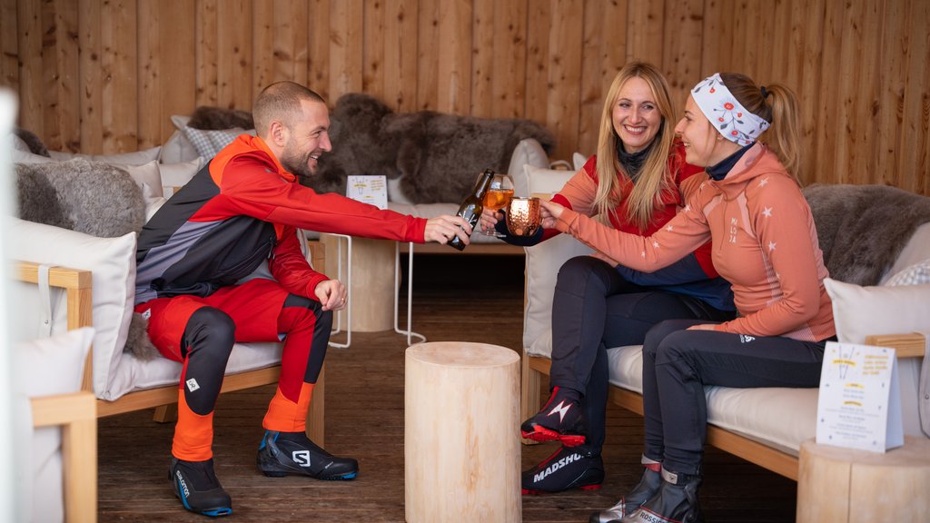 Die neue Après-Nordic-Lounge beim Langlaufzentrum Davos sorgt für gemütliche Stunden nach dem Langlaufen.