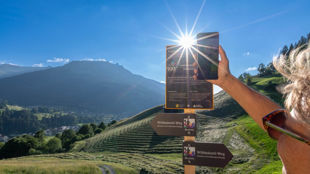 Mit der Web-App zum Wildmännli-Weg Klosters kann man sich Belohnungen beim Wandern freischalten.