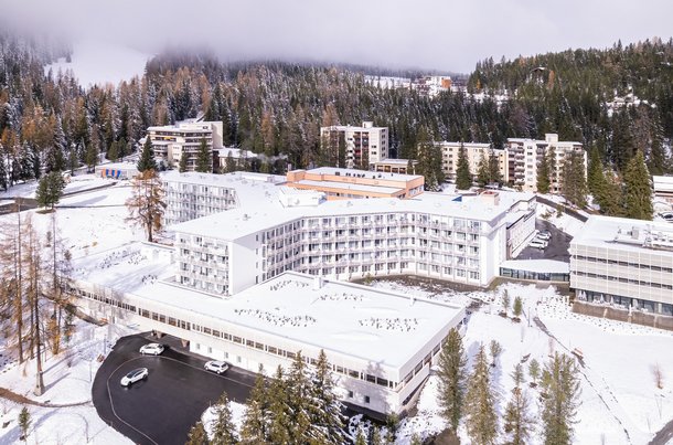 Die Hochgebirgsklinik Davos ist Partner von Davos Health – gemeinsam für einen ganzheitlichen Gesundheitstourismus.