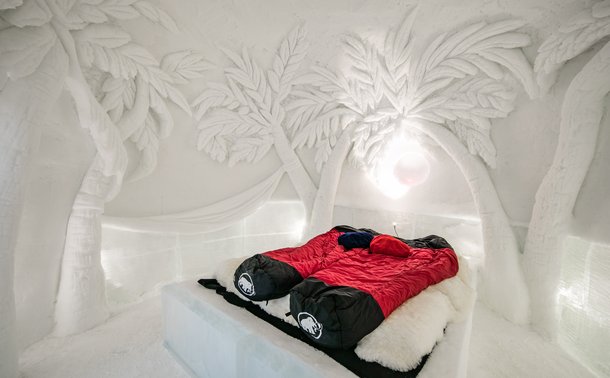 Spend the night in the middle of the ski area: The igloo village is located in the centre of the Parsenn ski area and has a new art theme every winter.