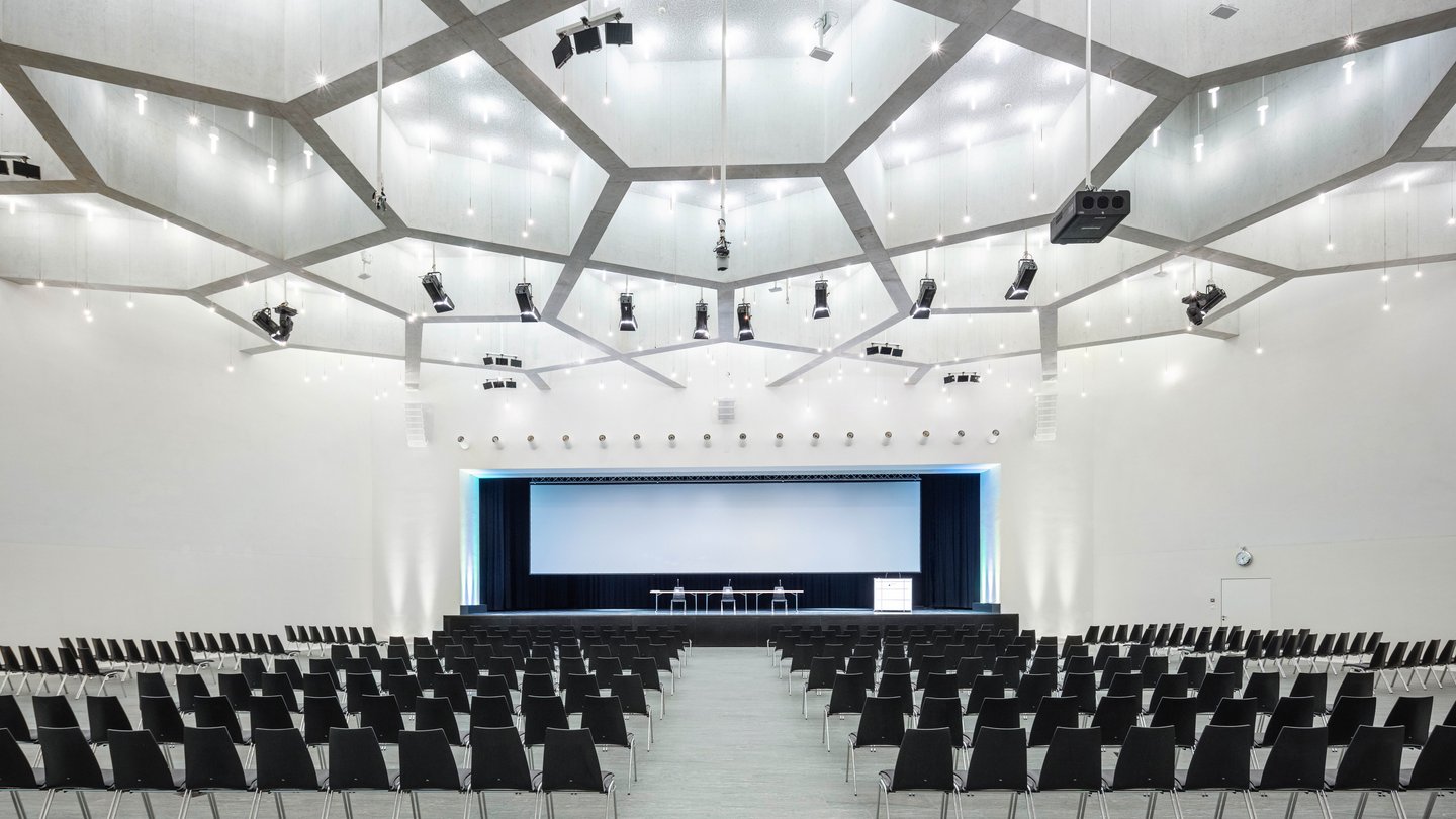 Davos bietet für Kongresse das modernste Kongresshaus der Alpen.