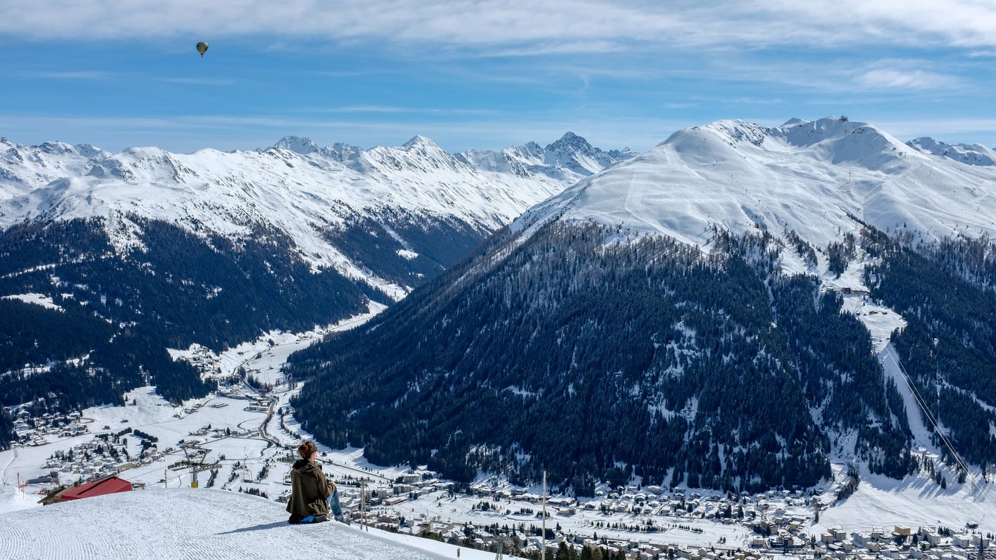 In winter, Schatzalp in Davos, Switzerland, offers cleared winter hiking trails such as the Sonnenweg, waterfall trail, squirrel trail or the route up to the Strelapass. Photo Credit: Franz Thomas Balmer - www.franzthomasbalmer.com