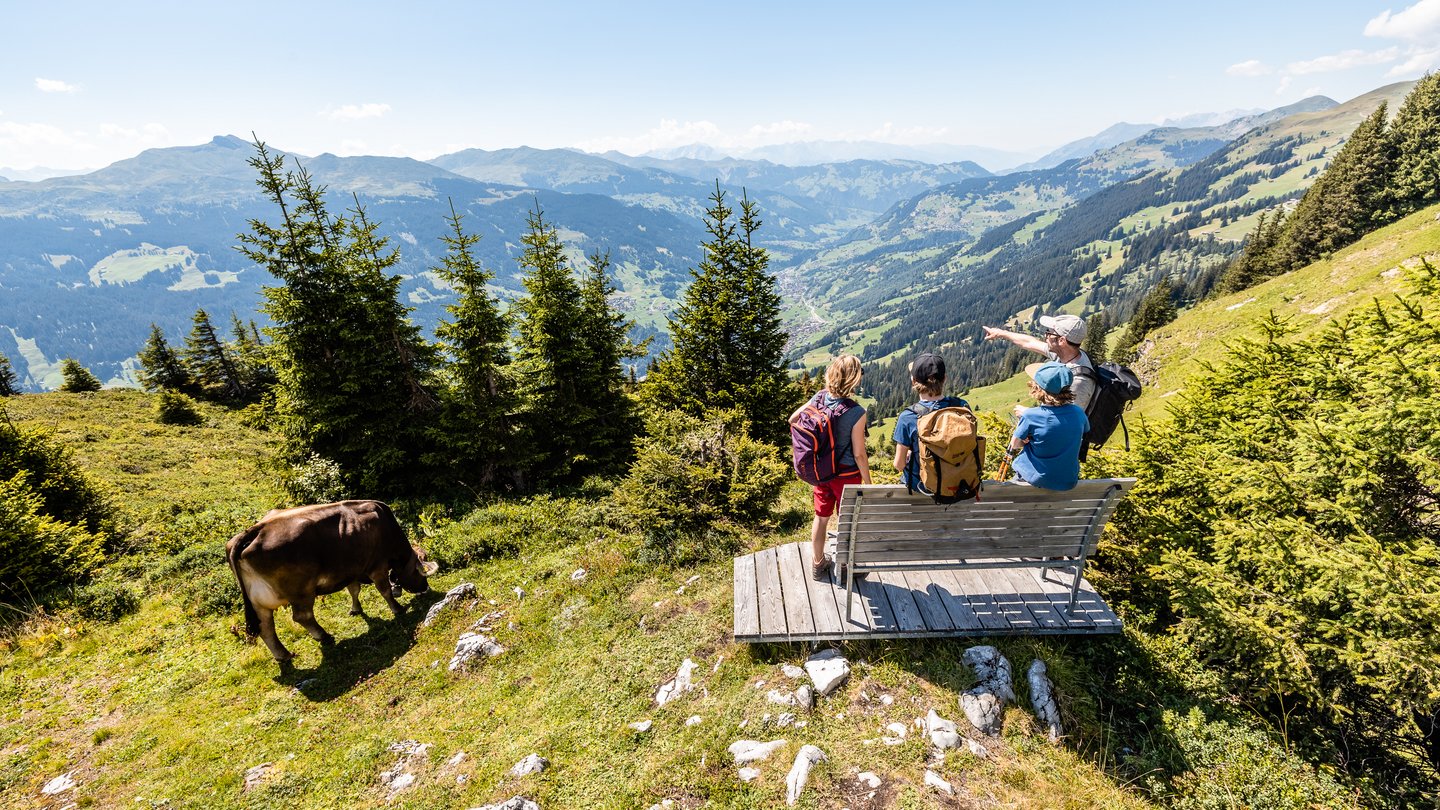 Der Ausflugsberg Madrisa in Klosters, Schweiz, bietet viele Wandermöglichkeiten für Familien.