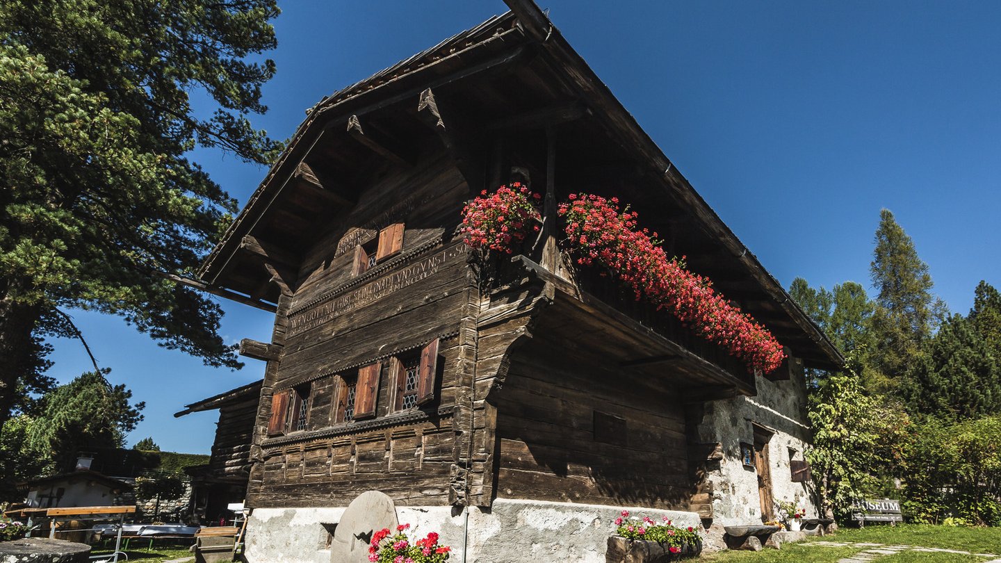 Das Heimatmuseum Nutli Hüschli in Klosters zeigt, wie früher die Walser gelebt haben.