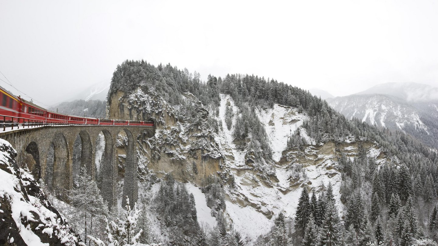 2008 hat das Welterbekomitee der UNESCO die Albula- und Berninastrecke der Rhätischen Bahn in ihre Welterbeliste aufgenommen.