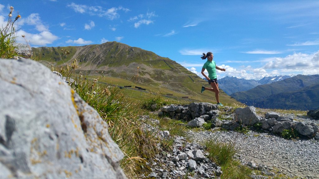 Trail runners, like the local top runner Jasmin Nunige, love the varied running routes in the mountains of Davos Klosters.