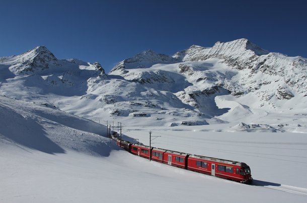 Der Bernina Express ist ein idealer Tagesausflug ab Davos Klosters mit dem Zug.