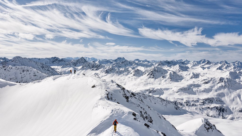 Pischa in Davos Klosters ist ideal für den Einstieg ins Skitouren.