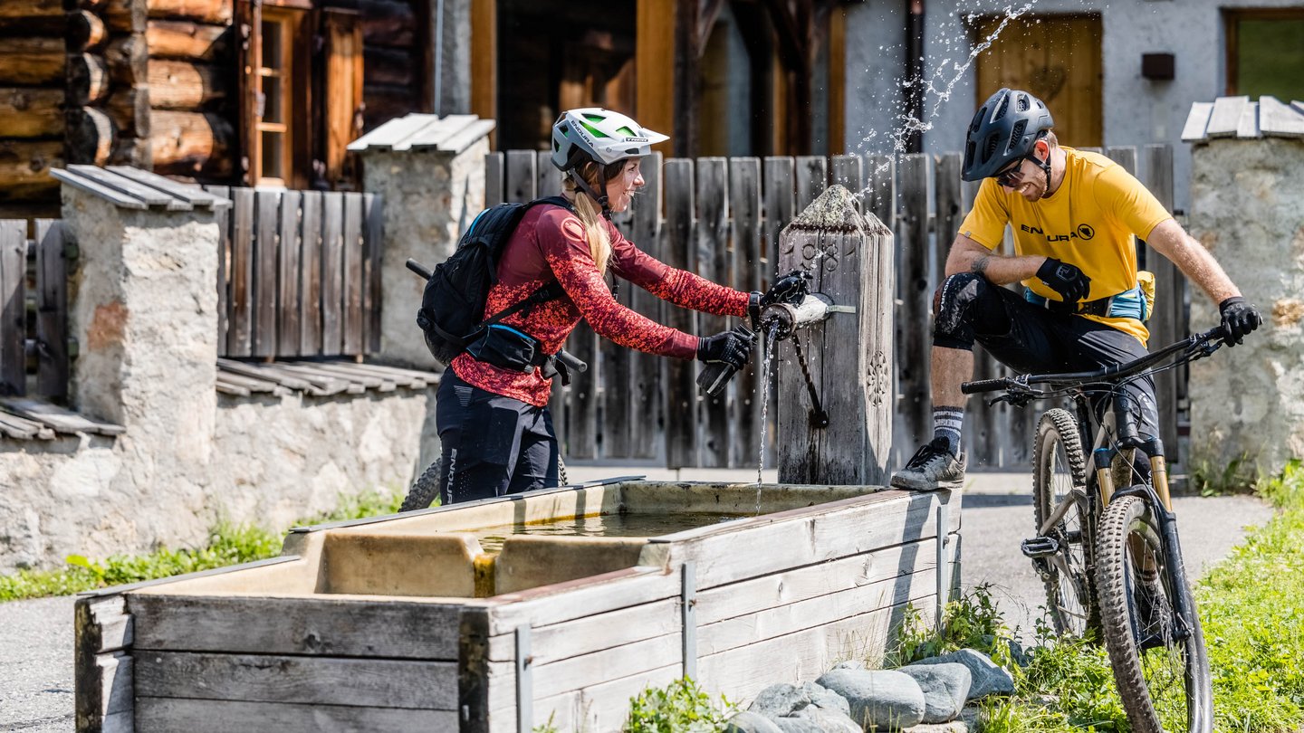 Auf dem 700 Kilometer langen Trail-Netz in Davos Klosters von flowig bis verblockt gibt es für alle Mountainbiker eine passende Strecke.