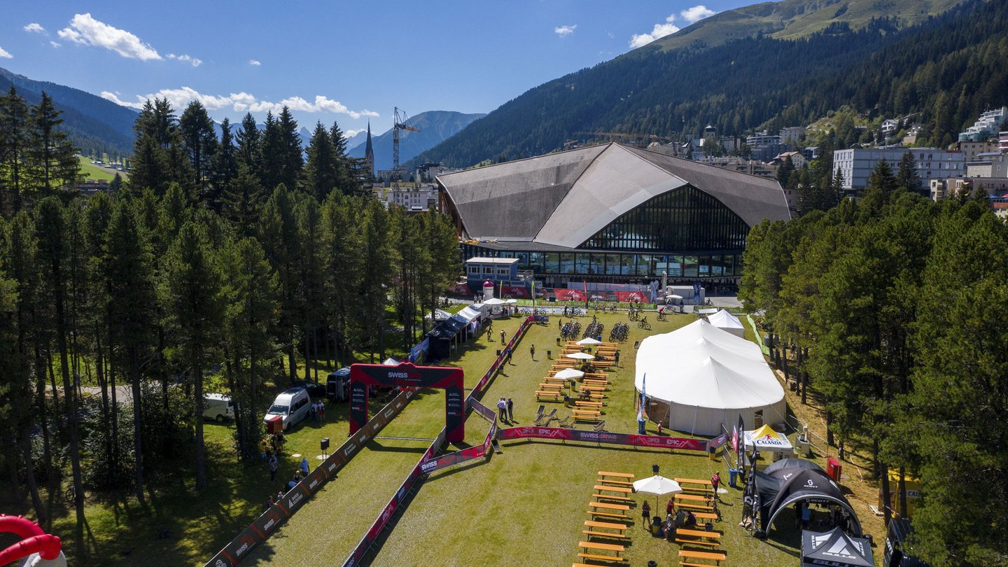 Spar Swiss Epic: Auf Gäste und Einheimische wartet ein buntes Rahmenprogramm vor Ort im Festgelände des Kurparks Davos.